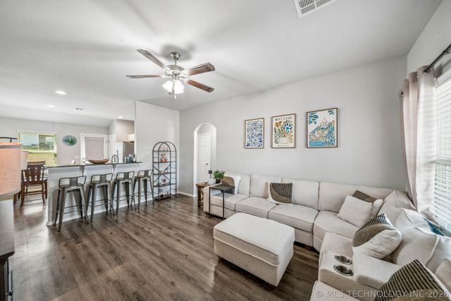 5812 E 146th Place S, Bixby, OK 74008