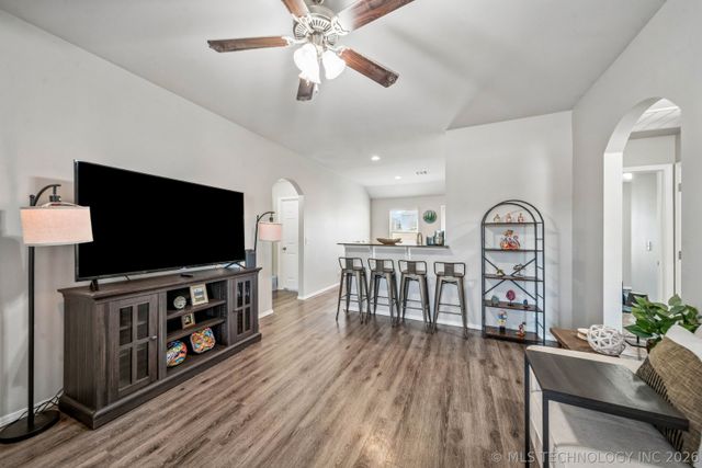 5812 E 146th Place S, Bixby, OK 74008