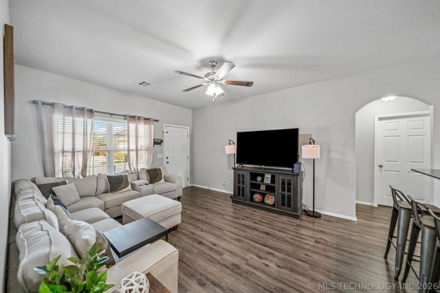 5812 E 146th Place S, Bixby, OK 74008