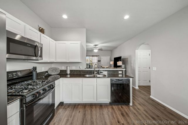 5812 E 146th Place S, Bixby, OK 74008