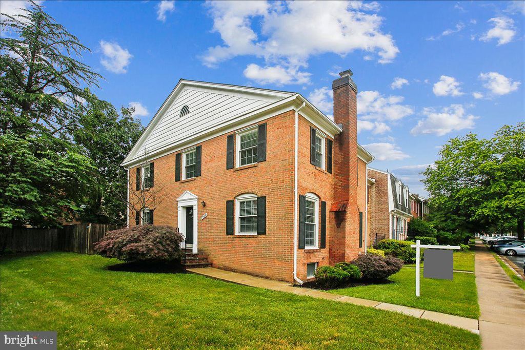 7018 BRADWOOD CT, Springfield, VA 22151