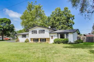 76 Brook Lane, Lindenhurst, IL 60046