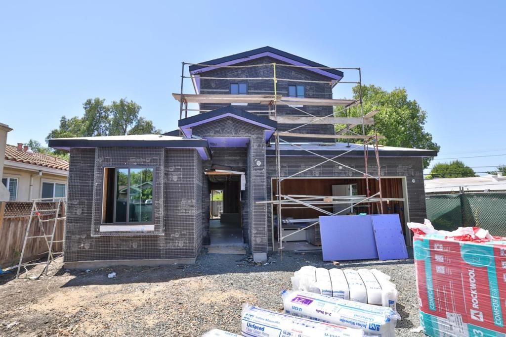 Image 2 of property listing at 10337 Menhart Lane, Cupertino, CA 95014