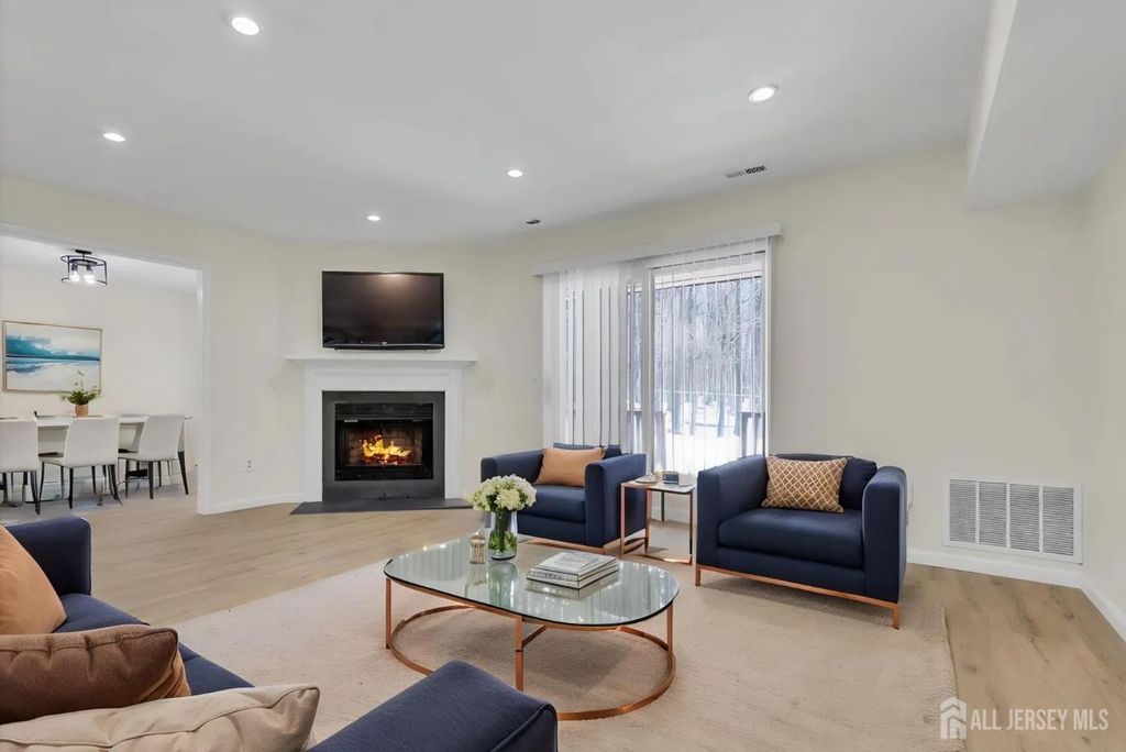 113 Heather Court 113, Edison, NJ 08820