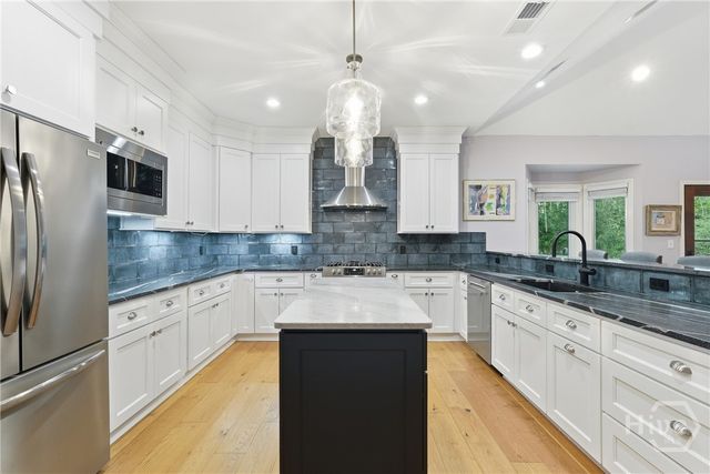 1 Fire Thorne Lane, Savannah, GA 31411