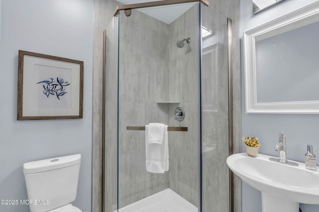 18 Gower Road, Toms River, NJ 08757