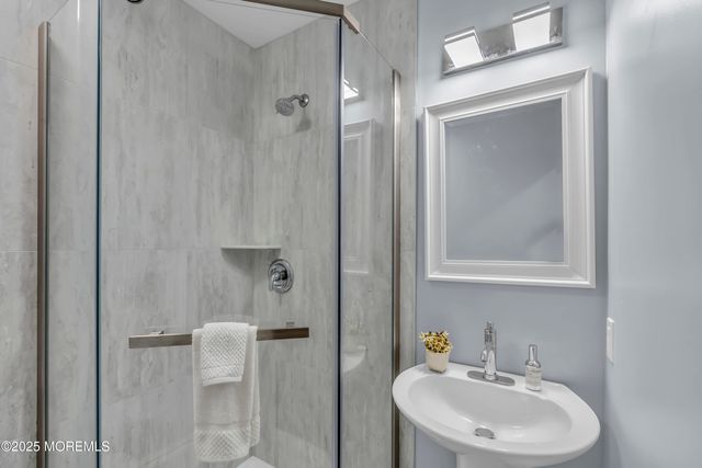 18 Gower Road, Toms River, NJ 08757