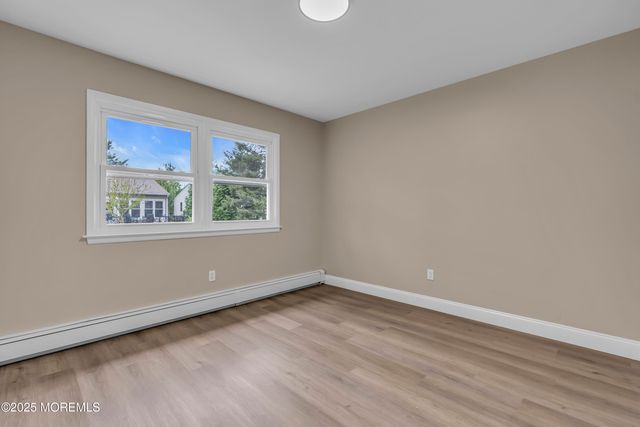 18 Gower Road, Toms River, NJ 08757