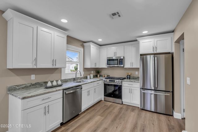 18 Gower Road, Toms River, NJ 08757