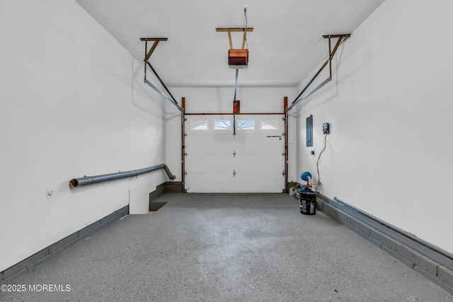 18 Gower Road, Toms River, NJ 08757