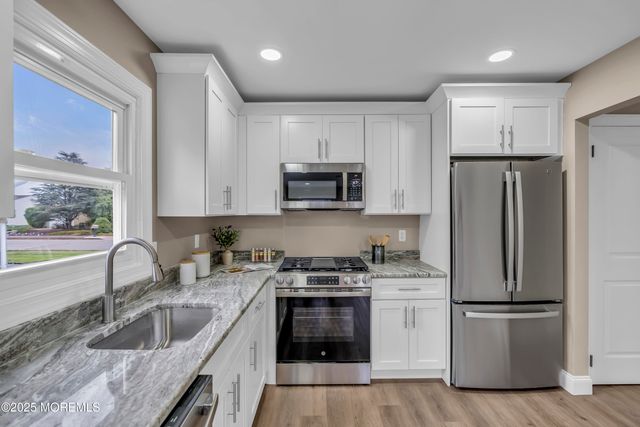 18 Gower Road, Toms River, NJ 08757