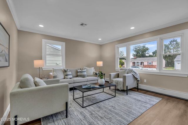 18 Gower Road, Toms River, NJ 08757