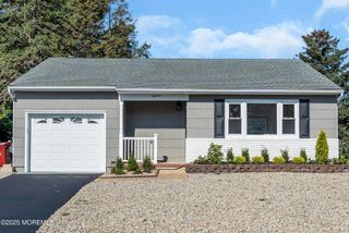 18 Gower Road, Toms River, NJ 08757