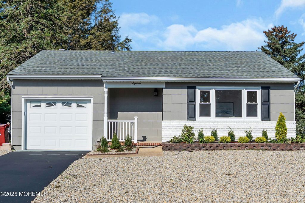 18 Gower Road, Toms River, NJ 08757