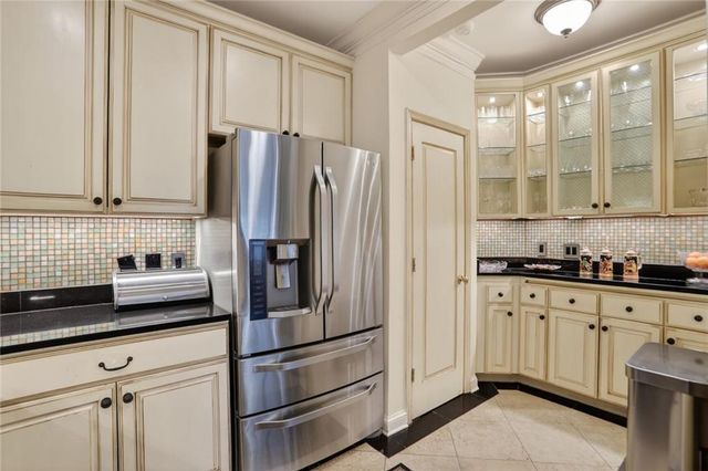 77 Peachtree NE Place 107, Atlanta, GA 30309