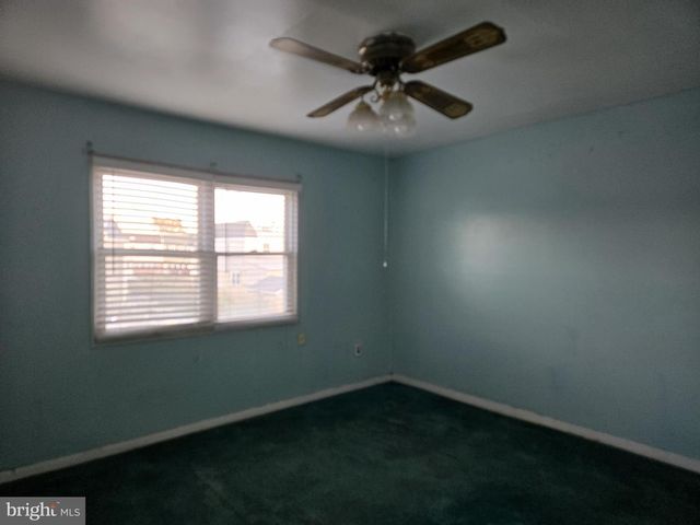 2416 FLEETWING DR, Levittown, PA 19057