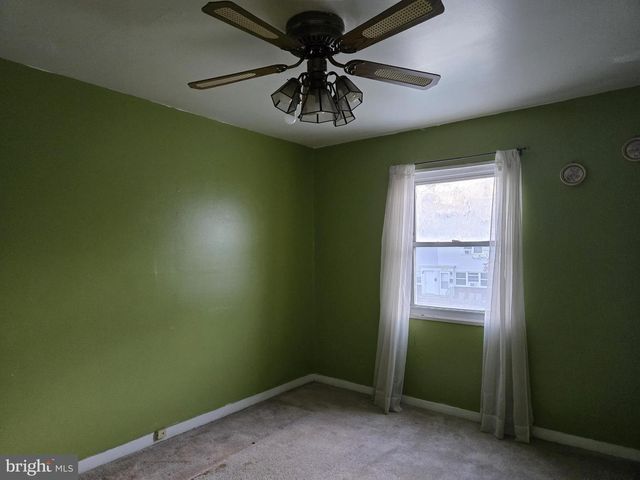 2416 FLEETWING DR, Levittown, PA 19057