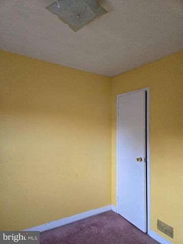 2416 FLEETWING DR, Levittown, PA 19057