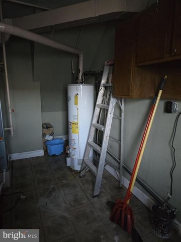 2416 FLEETWING DR, Levittown, PA 19057