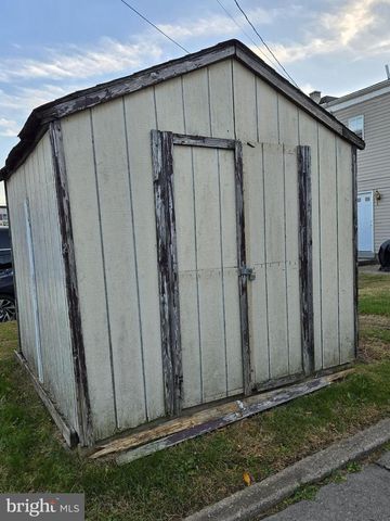 2416 FLEETWING DR, Levittown, PA 19057