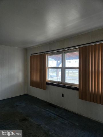 2416 FLEETWING DR, Levittown, PA 19057