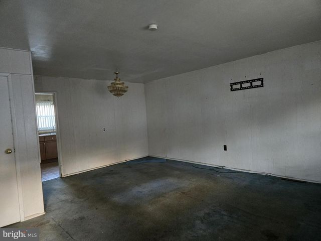 2416 FLEETWING DR, Levittown, PA 19057