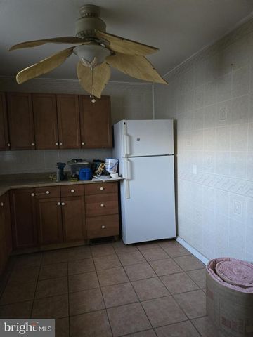 2416 FLEETWING DR, Levittown, PA 19057