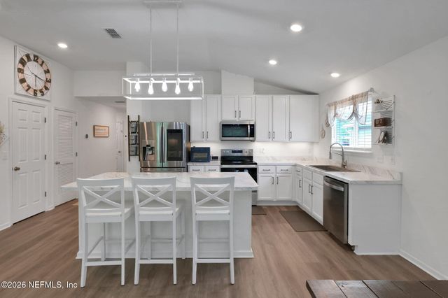 577 WILD ROSE Lane, Jacksonville, FL 32218