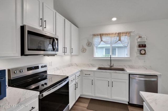 577 WILD ROSE Lane, Jacksonville, FL 32218