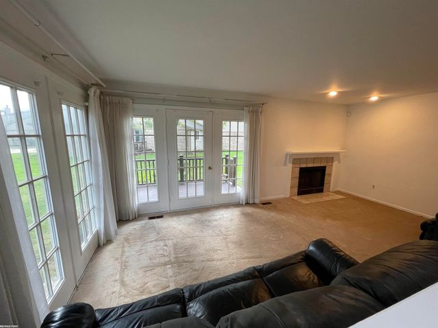 43853 Stoney Lane, Sterling Heights, MI 48313