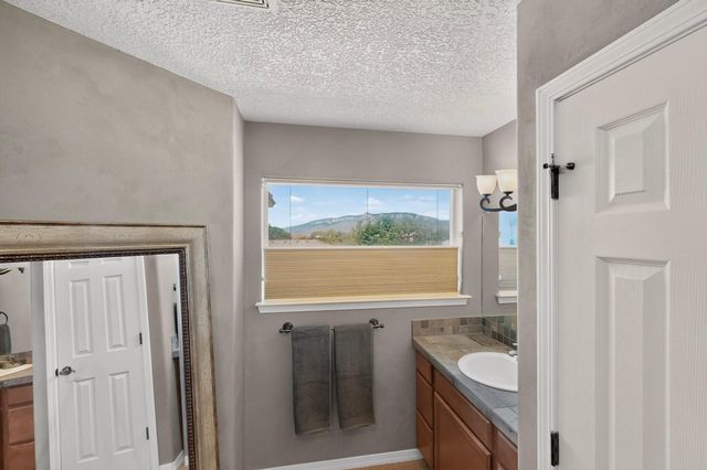 3463 White Horse Drive SE, Rio Rancho, NM 87124
