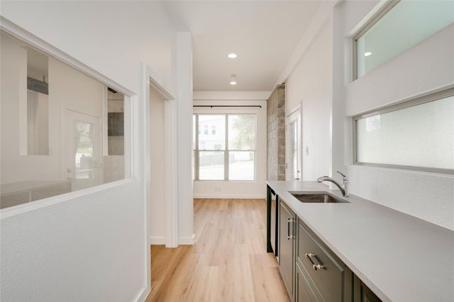 5237 Sendero Hills PKWY, Austin, TX 78724