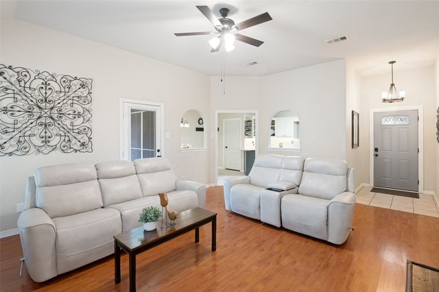 521 Wild Springs Drive, Midlothian, TX 76065