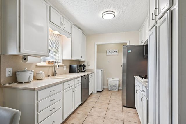 2106 Avalon Lane, Arlington, TX 76014