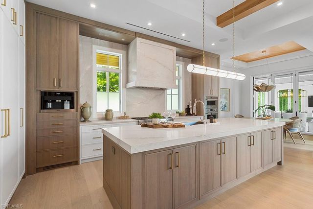 774 GOLF DR, Naples, FL 34102