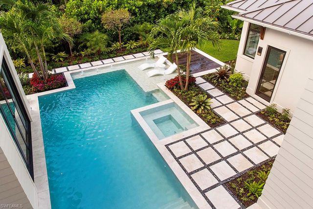 774 GOLF DR, Naples, FL 34102