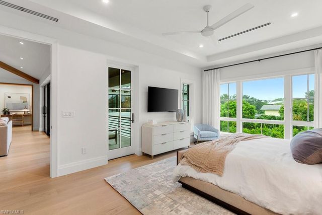 774 GOLF DR, Naples, FL 34102
