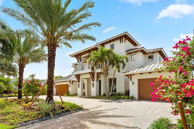 774 GOLF DR, Naples, FL 34102