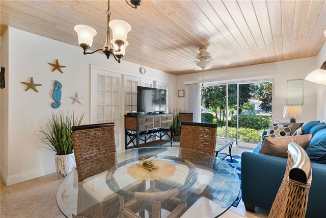 855 Dahlia Lane 102, Vero Beach, FL 32963