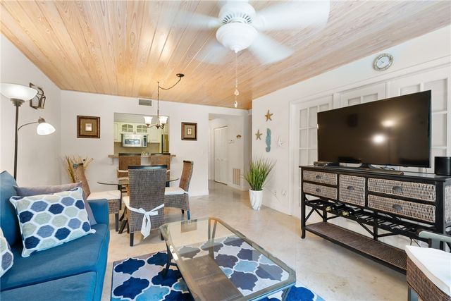 855 Dahlia Lane 102, Vero Beach, FL 32963