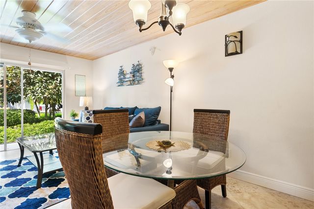 855 Dahlia Lane 102, Vero Beach, FL 32963