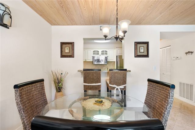 855 Dahlia Lane 102, Vero Beach, FL 32963