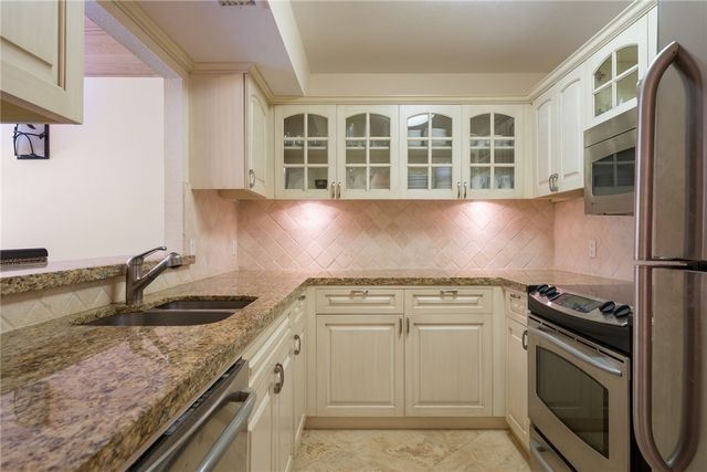 855 Dahlia Lane 102, Vero Beach, FL 32963