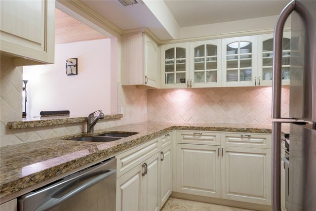 855 Dahlia Lane 102, Vero Beach, FL 32963