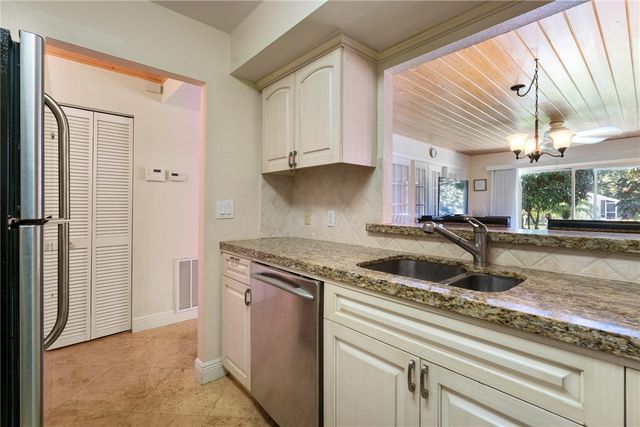 855 Dahlia Lane 102, Vero Beach, FL 32963
