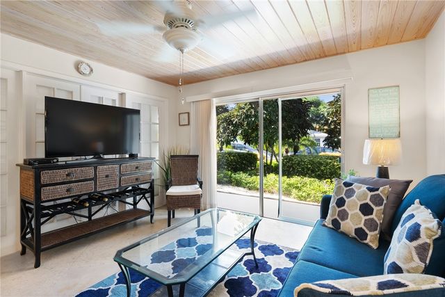 855 Dahlia Lane 102, Vero Beach, FL 32963