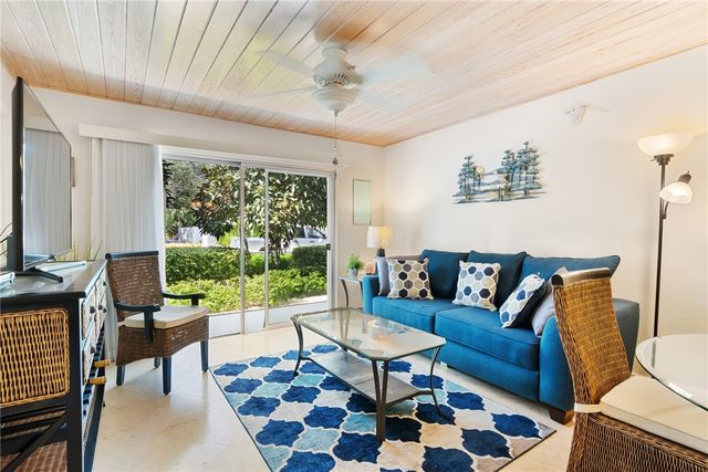 855 Dahlia Lane 102, Vero Beach, FL 32963