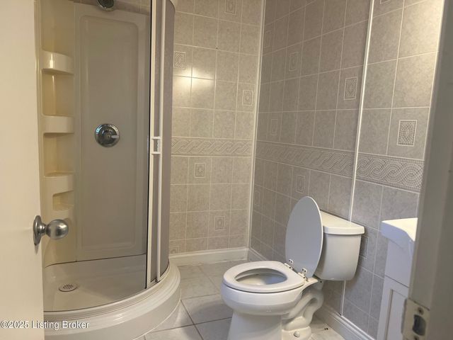 9211 N Pirogue Ct, Jeffersontown, KY 40299