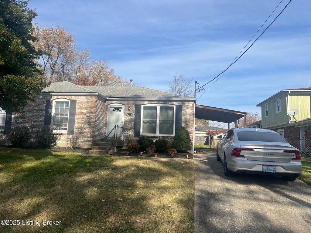 9211 N Pirogue Ct, Jeffersontown, KY 40299