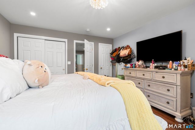 9 Columbus Avenue, Greenwich, CT 06830